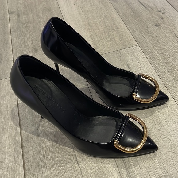 Burberry Flanagan D-Ring Pumps. Made in Italy. Size: US 8 1/2, UK 6, EUR 39 - Picture 9 of 16